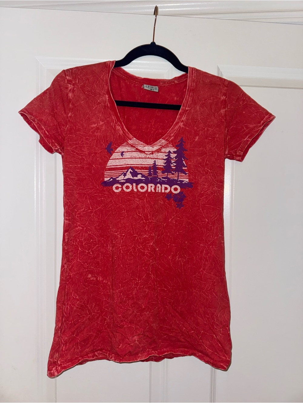 Mi Red V-Neck Colorado Graphic Tee with Purple Print
